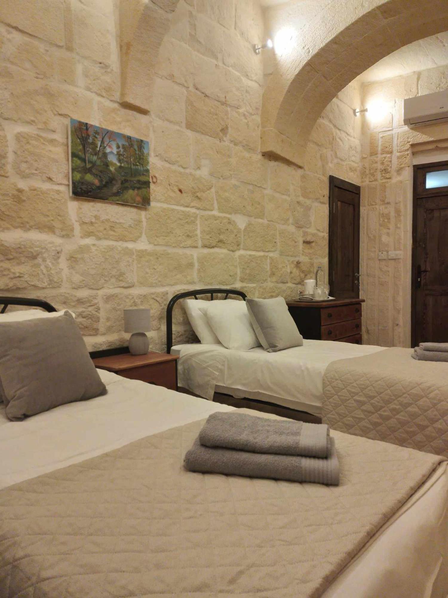 The Cloisters Bed And Breakfast Xagħra Kültér fotó