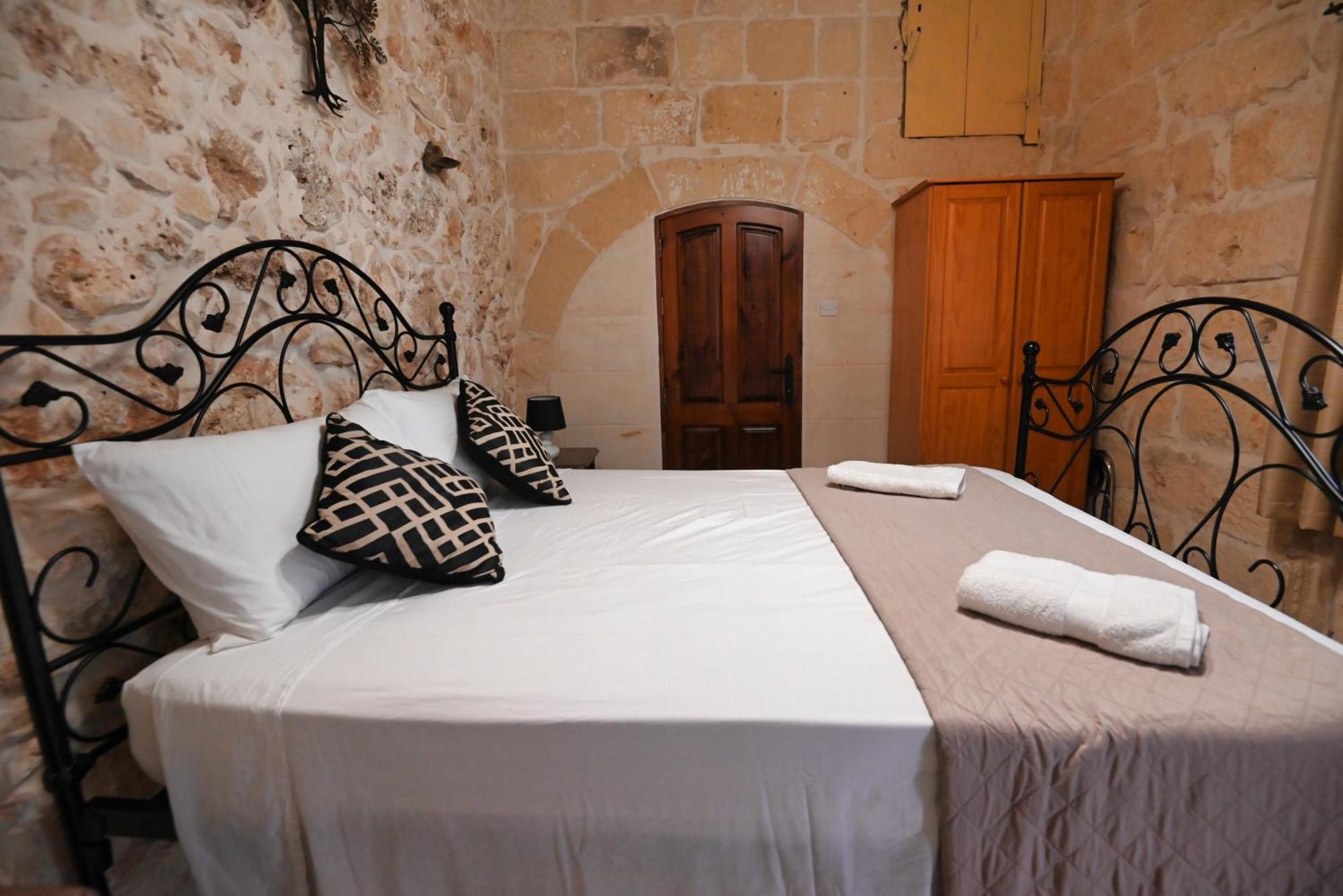The Cloisters Bed And Breakfast Xagħra Kültér fotó